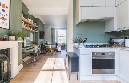 Brixton Apartment | Leafy & Stylish Brixton Retreat