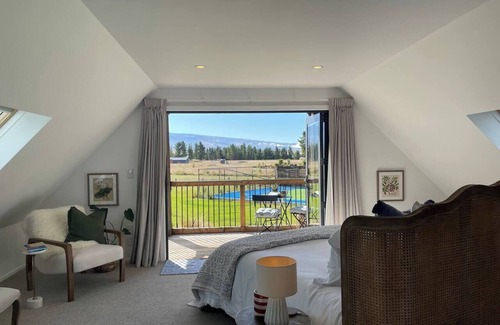 Clyde Bed & Breakfast | Leaning Rock Suite Kaihanu Lodge | Luxury B&B nr Clyde