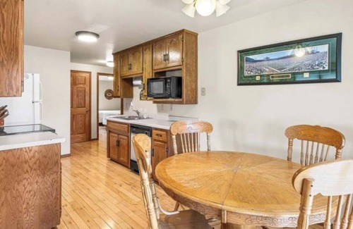 Green Bay House | Leap to Lambeau! Green Bay home across from the stadium 5 beds + tailgate garage