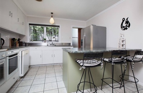 New Plymouth House | Leatham Heights - Private, Spacious and Sunny