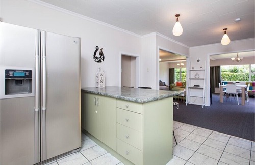 New Plymouth House | Leatham Heights - Private, Spacious and Sunny