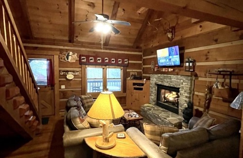 Tellico Plains Cabin | Leave the stress behind!- private hot tub, pet and motorcycle friendly, let peace and nature surround you! 2 Bedroom Home by RedAwning
