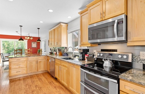 Leavenworth House | Leavenworth River Haus - Your dog-friendly, riverfront getaway with peaceful views and hot tub!