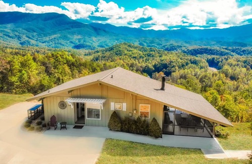 Pittman Center Ski Chalet | Leconte Mountain Breeze