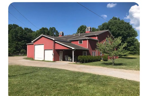 Bristolville House | Ledgestone Farms-Quiet Country Apartment