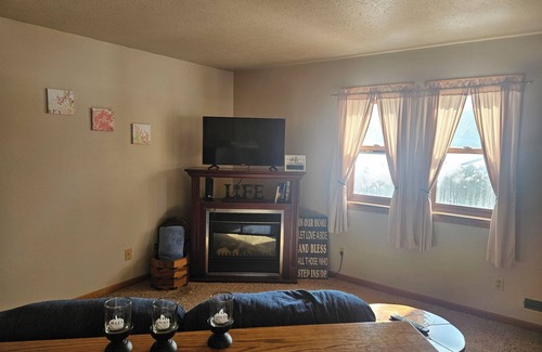 Bristolville House | Ledgestone Farms-Quiet Country Apartment