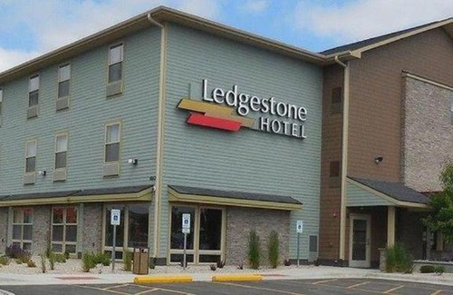 Billings Hotel | Ledgestone Suites Hotel Billings
