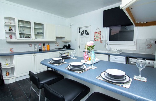 Leeds House | Leeds City Centre House Sleeps 8 Comfortably