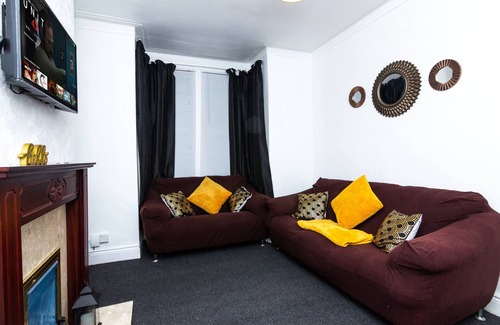 Leeds House | Leeds City Centre House Sleeps 8 Comfortably