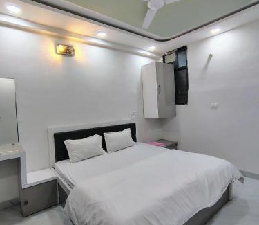 Indore Apartment | Leela Home stay Indore - Marigold - One bedroom with kitchen and large balcony