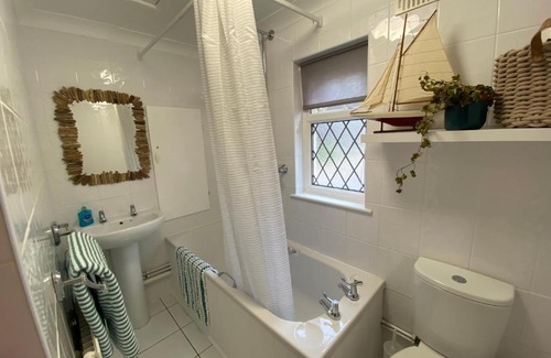 Totland Bay Apartment | Leeward Lodge