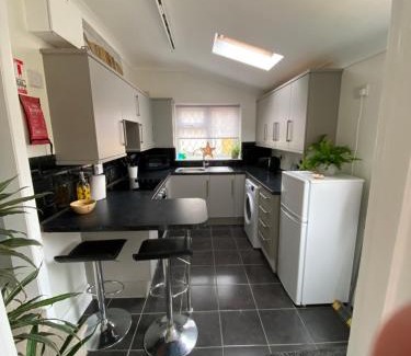 Totland Bay Apartment | Leeward Lodge