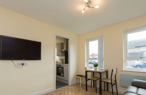 Crewe Apartment | Leeway Lodge - A Superbly Located Luxury Apartment With Off Road Parking