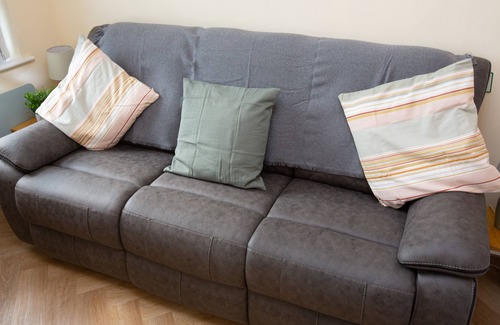 Crewe Apartment | Leeway Lodge - A Superbly Located Luxury Apartment With Off Road Parking