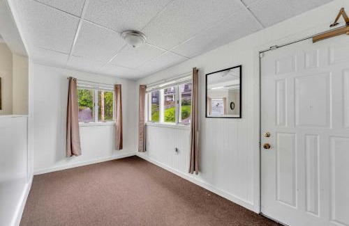 Oneonta House | Left Field All Star Baseball Rentals