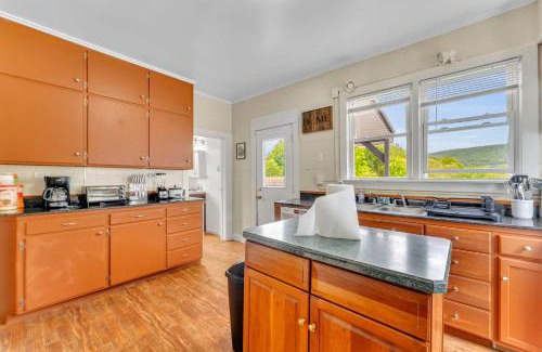Oneonta House | Left Field All Star Baseball Rentals
