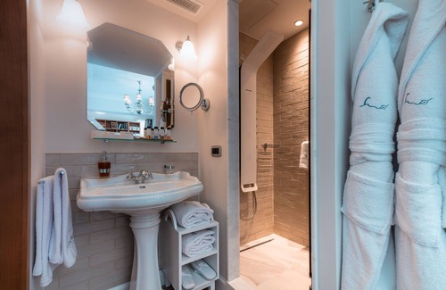 Heraklion Hotel | Legacy Gastro Suites