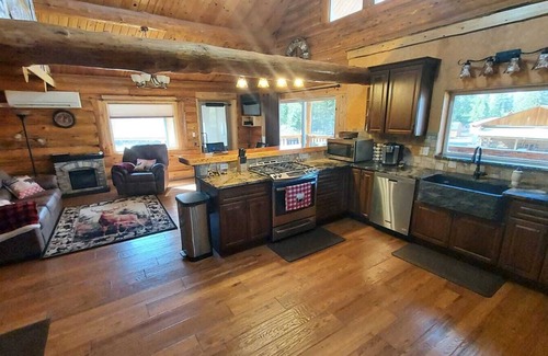 Libby Cabin | Legacy Lodge - Log Home Retreat - 5 bed 2 bath with stunning mountain views !