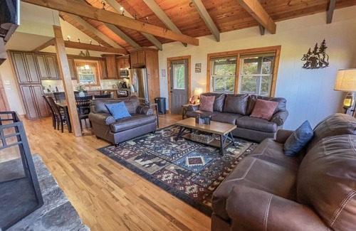 Blowing Rock House | Legacy View Lodge: Amazing View, 2 Kitchens, Near Parkway, Game Room, & Hot Tub
