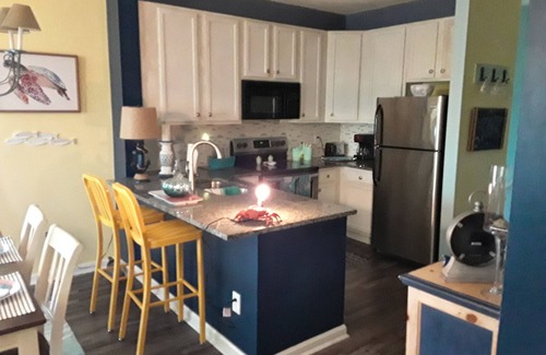 Red Hill Condo | Legends Golf Resort Condo minutes from the beach