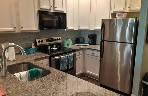 Red Hill Condo | Legends Golf Resort Condo minutes from the beach