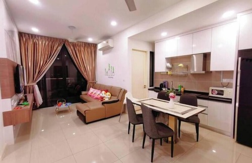 Medini Apartment | Legoland-Hapy Sunshine Suit-2B2R-3min wlk-Lakeview