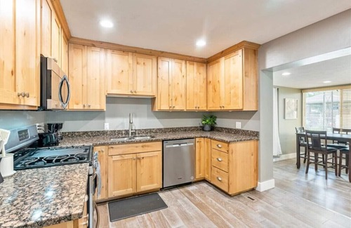 Lehi House | Lehi Luxe Escape | BBQ | Hot Tub | 3 King Beds