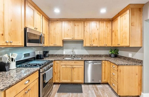 Lehi House | Lehi Luxe Escape | BBQ | Hot Tub | 3 King Beds