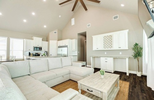 Freeport House | Lei Flower - Private Beach Access - Pet Friendly