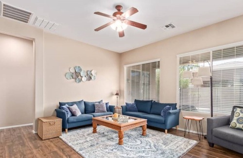 Tramonto House | Leisure lounge- relaxing 4bed 2bath residence