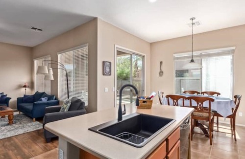 Tramonto House | Leisure lounge- relaxing 4bed 2bath residence
