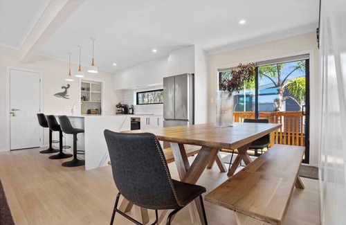 Waihi Beach House | Leisure on Leo Summar