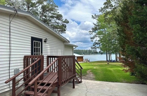 Milledgeville House | Leisure Point - Private dock, BIG Water, + Kayaks