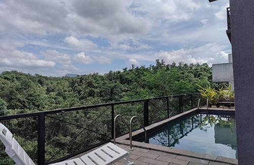 Karjat Villa | Leisurely Béton Brut, Karjat