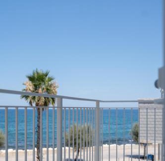 Mola di Bari Bed & Breakfast | Leluan Bed and Breakfast