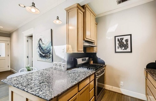Oak Lawn Apartment | Lemmon 202 – Stylish Stay in Oak Lawn, Dallas