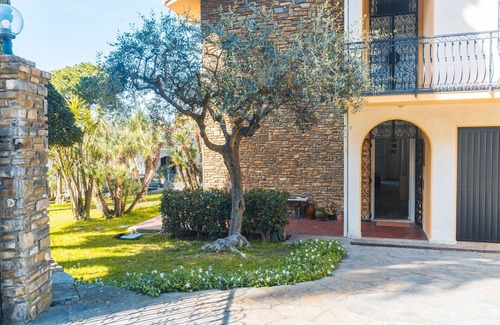 Bordighera Apartment | Lemon Apartment with Garden and Sea View by Wonderful Italy