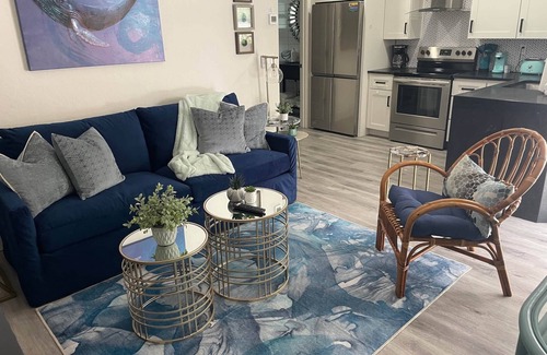 Downtown House | Lemon @ El Tropicale Vacation Rentals Downtown Sarasota