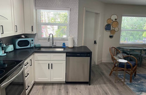 Downtown House | Lemon @ El Tropicale Vacation Rentals Downtown Sarasota