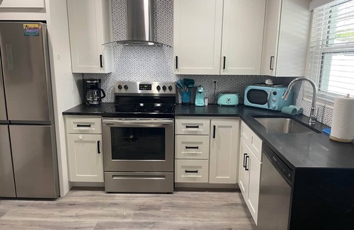 Downtown House | Lemon @ El Tropicale Vacation Rentals Downtown Sarasota