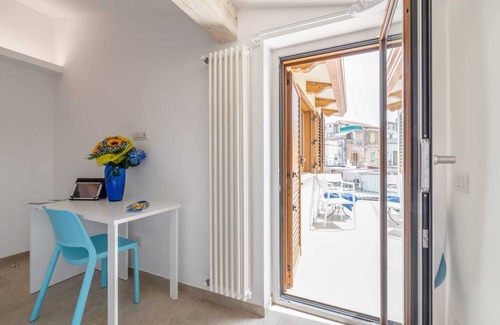 Massa Lubrense Apartment | LeMoon Holiday Home x7 with Terrace and Parking