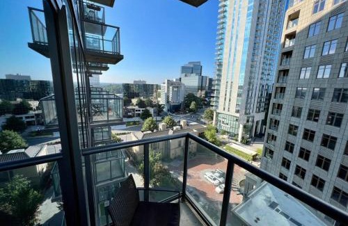 North Buckhead Apartment | Lenox Mall High Rise - City View & Unique Decor