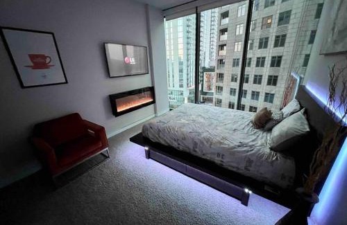 North Buckhead Apartment | Lenox Mall High Rise - City View & Unique Decor