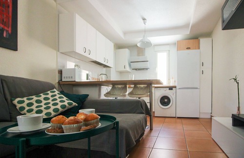 Los Llanos Apartment | Lentiscares 118. Two rooms with access to the pool.