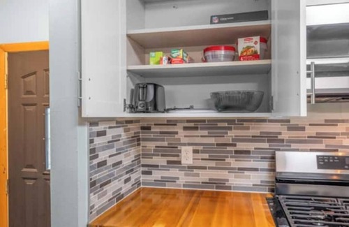 Green Bay House | Leo Blitz - Comfortable 2 Bed - Centrally Located