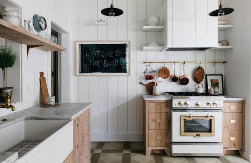 Union Pier House | Leo Cottage by Juniper Holiday + Home