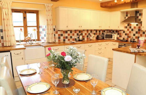 King's Stanley Cottage | Leonard Barn is steeped in history near to Stroud in Gloucestershire.