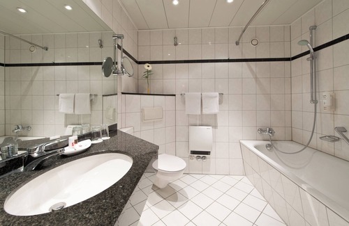 Grengel Hotel | Leonardo Hotel Köln Bonn Airport