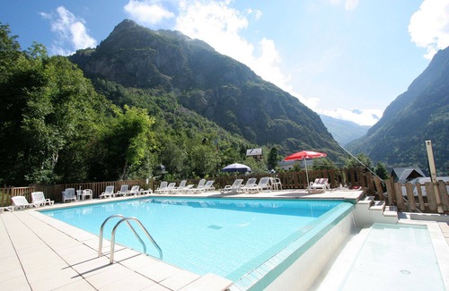 Le Bourg-d'Oisans Ski Chalet | LES 2 ALPES/VENOSC : Le GRILL ★ Family or group vacations.
