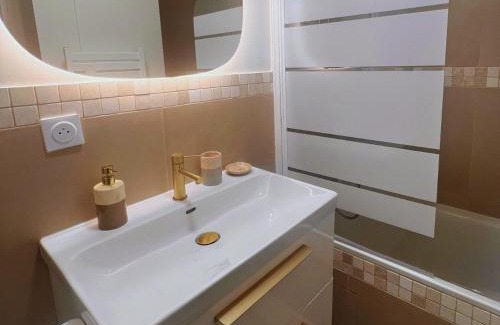 Asnieres-sur-Seine Apartment | Les Agnettes - Paris Metro - Wifi - Parking - Tout équipé